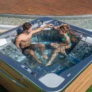 Řada OCEAN DREAMS - vířivý bazén ATLANTIDA 70+obložení Creek+pochromované trysky+nerez madlo+Lumiplus+termický kryt