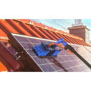 Teleskopický čisticí kartáč na solární panely s přípojkou vody Heissner, délka 460 cm